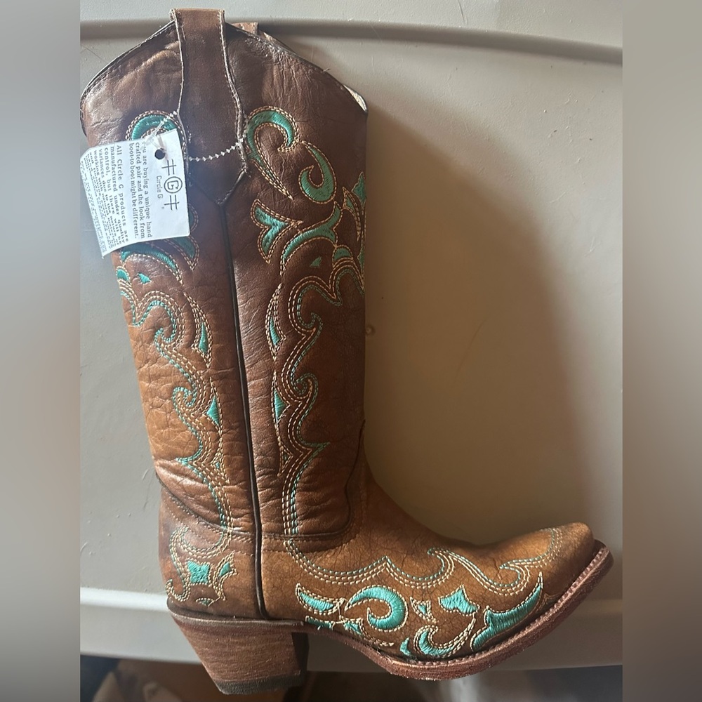 NWT never worn size 5 circle G by Corral brown and turquoise western boot.